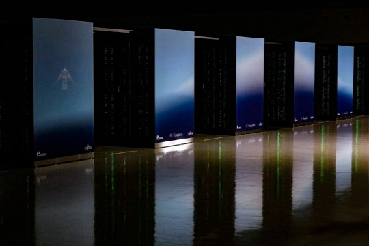 일본 효고현 고베시의 이화학연구소 계산과학연구센터에 설치된 슈퍼컴퓨터 '후가쿠'가 지난 22일 발표된 슈퍼컴 랭킹(톱 500)에서 1위를 차지했다.    [EPA=연합뉴스]